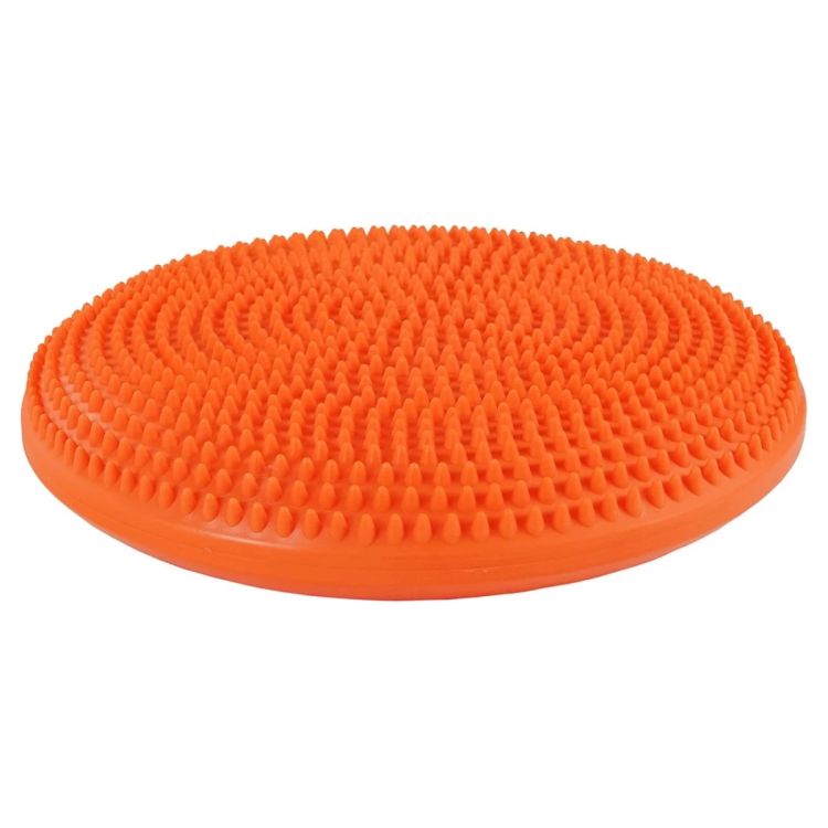 Sentar em uma cadeira, deitar no chão, ficar com 1 ou 2 pés. O Disco de Equilíbrio LIVEUP Sports faz com que o seu core (centro de força) trabalhe de forma eficaz, porque se centra sobre os músculos em qualquer posição.
<br>
<br>Perfeito para idosos e nas dores crônica das costas, para uso em terapia, em casa, no escritório, ou quando você viaja. Possibilita exercícios de propriocepção, treino de equilíbrio e coordenação, recuperação funcional em fase pós-operatória (ortopédica) e atua em carácter preventivo em futuras lesões articulares e musculares.
<br>
<br>Acompanha bomba de inflar.