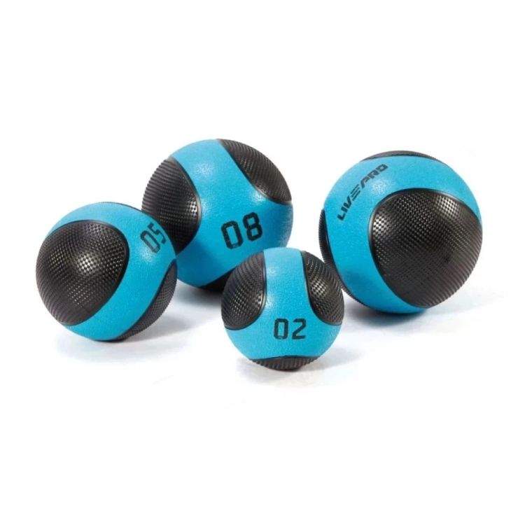 As Bolas Medicinais são uma importante ferramenta para o treinamento da potência no esporte. Podem ser utilizadas tanto para o treinamento da força como no treinamento pliométrico.
<br>
<br>Para o treino de força sem quique, resistência, trabalho cardiovascular e recuperação de lesões. Utilização regular em ambiente doméstico, acabamento superficial antiderrapante, pode ser usado em piscina.
<br>
<br>*Pliometria tem como base principal o alongamento e encurtamento muscular, é um método de treinamento criado para desenvolver e aprimorar a capacidade máxima de exercer energia num ato de explosão.