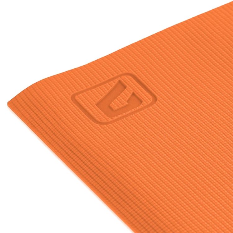 Um tapete para pessoas que apreciam exercícios seja em ambientes abertos ou dentro de academias, fazendo da prática de yôga uma experiência única e inesquecível, podendo ser utilizado também para tratamentos fisioterápicos proporcionando conforto para o usuário.<br><br>A realização dos exercícios de Pilates em TAPETE DE YOGA EVA - SIMPLES - LIVEUP SPORTS adequado para a prática permite que o corpo esteja:<br>- Em correto alinhamento postural;<br>- Sinta-se confortável;<br>- Não sinta a pressão sobre pontos ósseos salientes, como por exemplo, a coluna, quadris, ombros ou joelhos;<br>- Estável e seguro em tapete que não seja escorregadio e que permita a liberação de suor pelo corpo;<br>- Seguro por não estar exposto a substancias tóxicas, frequentemente encontradas em alguns tipos de tapetes de baixa qualidade;