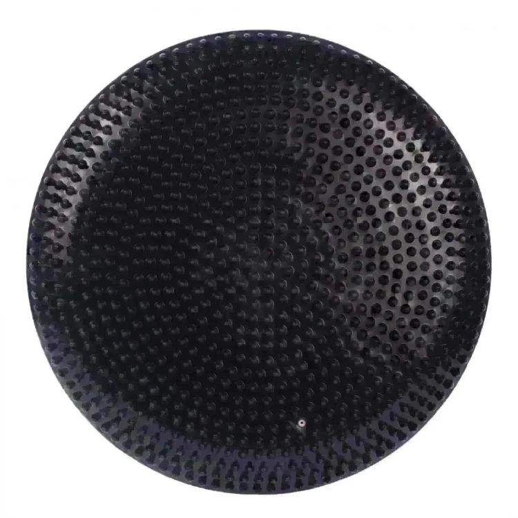 Sentar em uma cadeira, deitar no chão, ficar com 1 ou 2 pés. O Disco de Equilíbrio LIVEUP Sports faz com que o seu core (centro de força) trabalhe de forma eficaz, porque se centra sobre os músculos em qualquer posição.
<br>
<br>Perfeito para idosos e nas dores crônica das costas, para uso em terapia, em casa, no escritório, ou quando você viaja. Possibilita exercícios de propriocepção, treino de equilíbrio e coordenação, recuperação funcional em fase pós-operatória (ortopédica) e atua em carácter preventivo em futuras lesões articulares e musculares.
<br>
<br>Acompanha bomba de inflar.