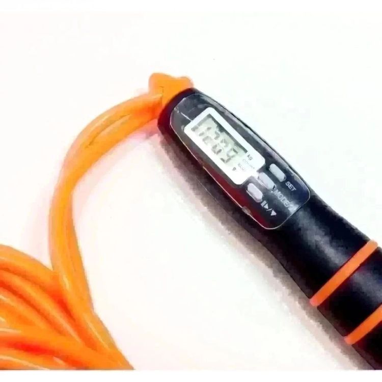 ESPECIFICAÇÕES;
<br>- Cabo confeccionado em PVC anatômico de alta resistência e corda confeccionada em silicone, medindo 2,65 m de comprimento.
<br>- Possuí contador digital com visor em LCD 4 funções (peso, tempo, caloria e saltos).
<br>- Desliga automaticamente após 8 minutos inerte.
<br>- Utiliza baterias comuns.
<br>
<br>
<br>- Alvo dos exercícios: Fortalecimento das coxas, panturrilha, abdômen e braços. Melhora a respiração e frequência cardíaca.
<br>-Dimensões: 2,65 m de comprimento.
<br>- Cor: Branco e Verde.
<br>Conteúdo da Embalagem:
<br>- 01 Pula Corda Contador Digital 4 Funções..