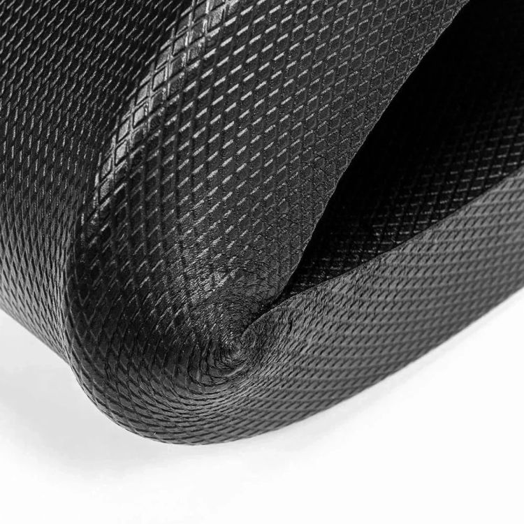 O Balance Pad Liveup Sports é um acessório muito utilizado para treinos de reabilitação, pois acrescenta desafio, constrói a estabilidade do núcleo, desenvolve maior consciência corporal e aumenta a força e a mobilidade do praticante. Leve e portátil, pode ser utilizado em casa ou carregado para qualquer lugar. Possibilita exercícios de propriocepção, treino de equilíbrio e coordenação, recuperação funcional em fase pós - operatória (ortopédica) e atua em carácter preventivo em futuras lesões articulares e musculares.
