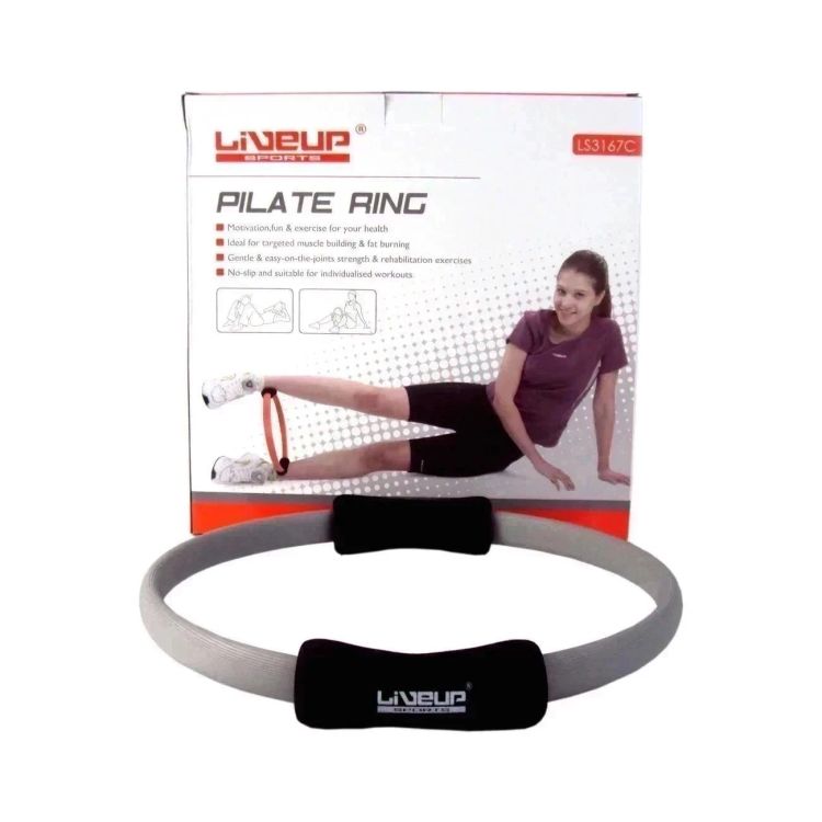 O Anel Tonificador de Pilates é um excelente complemento para qualquer treino, fortalece a musculatura e melhora o tônus muscular. Leve e fácil de carregar, possibilita vários exercícios que podem ser feitos em diferentes áreas, como no interior e exterior das pernas, braços e tórax. Também conhecido como Toning Ring, auxilia na prática do Pilates solo. Tem alta resistência e o pegador das mãos oferece bastante aderência.