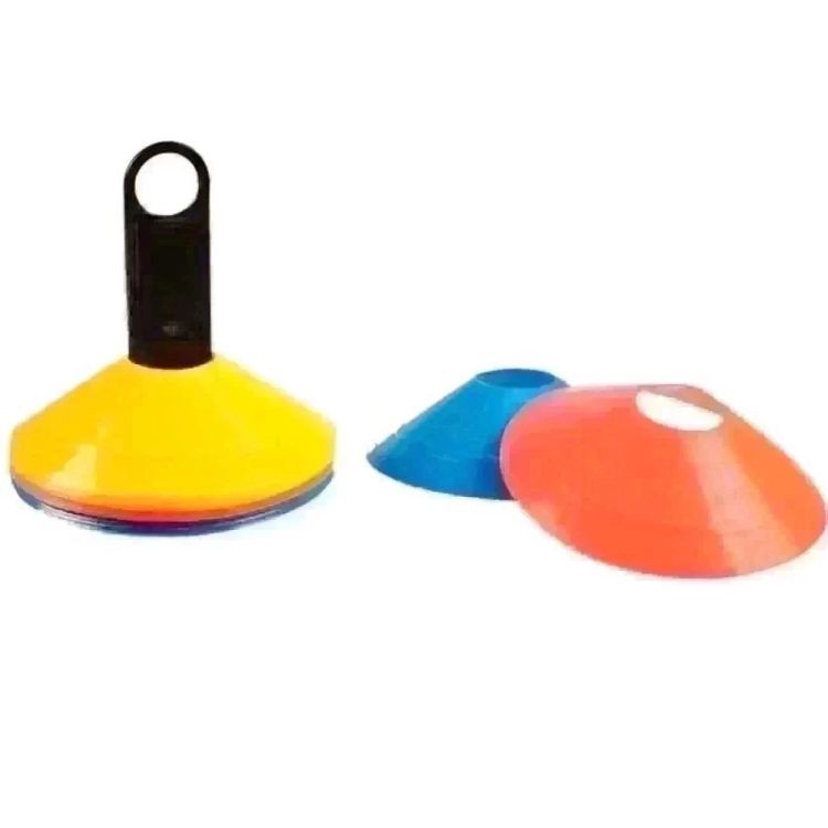 DESCRIÇÃO
<br>MINI CONES DE AGILIDADE Liveup Sports é indicado para o treinamento de qualquer esporte que necessite de velocidade e explosão muscular, visando melhor condicionamento físico e desempenho.
<br>Fácil de transportar e prático de utilizar, seu uso é destinado principalmente para demarcações em campos, quadras, tatames, areia, grama sintética ou onde se tenha condições de fazer um treinamento físico adequado.
<br>
<br>Fabricados em plástico flexível e durável, os MINI CONES DE AGILIDADE possuem cores fortes e vibrantes, facilitando a visualização durante as práticas esportivas.